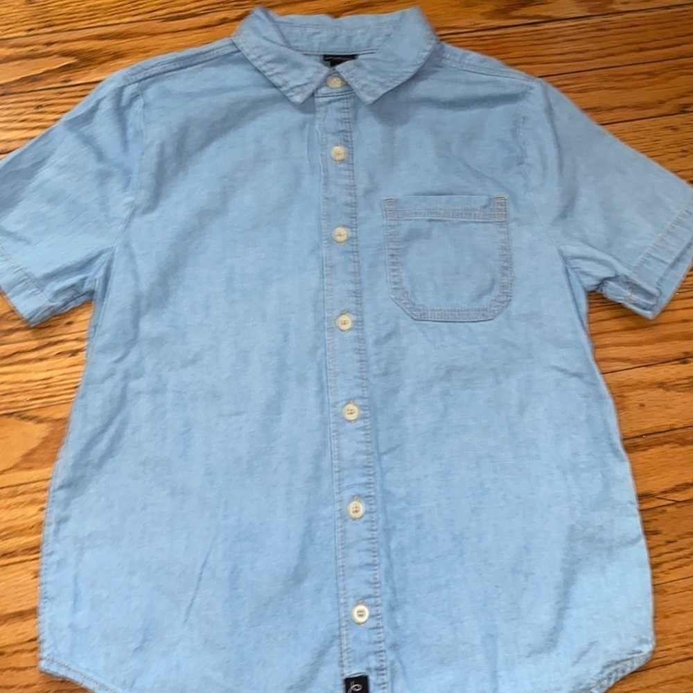 Art class size 8 chambray button down